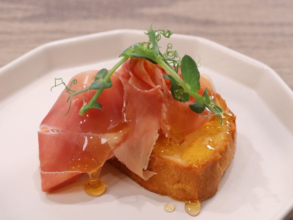 生ハムとはちみつのフレンチトースト